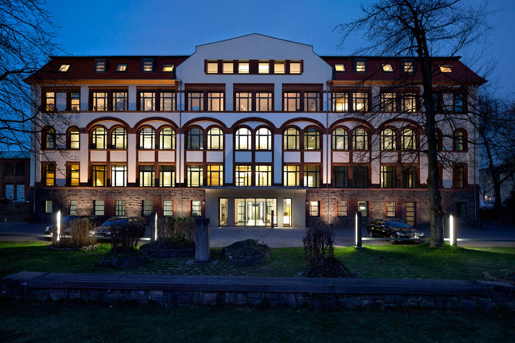 Naxos am Abend. Sensible Krisen- & Markenkommunikation von Gloria Mundi. Naxos am Abend. Sitz der Gloria Mundi GmbH, Waldschmidtstraße 19, 60316 Frankfurt.