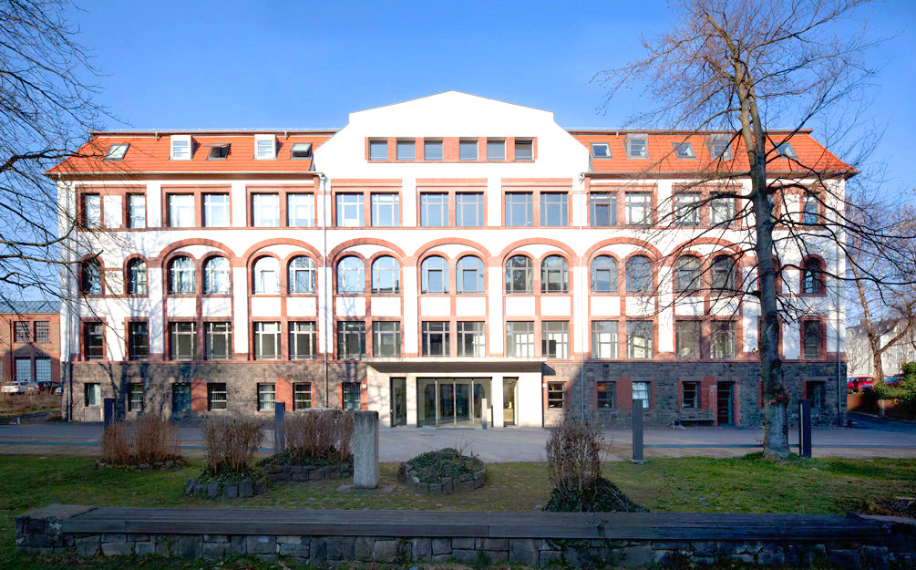 Naxos bei Tag. Marken- und Krisenkommunikation von Gloria Mundi. Naxos bei Tag. Gloria Mundi GmbH, Waldschmidtstraße 19, 60316 Frankfurt.