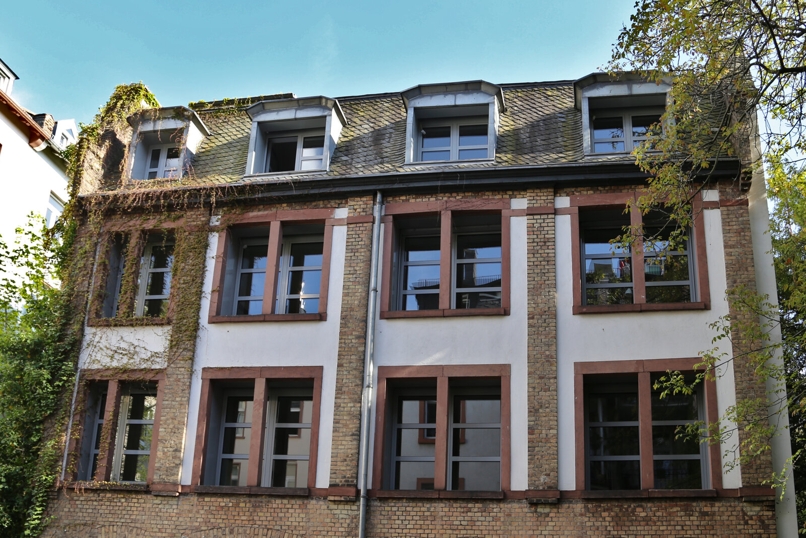Danneckerstraße. Sensible Krisen- & Markenkommunikation von Gloria Mundi. Gebäude in der Danneckerstraße 39a. Sitz der Gloria Mundi GmbH. Agentur für sensible Krisen- und Markenkommunikation
